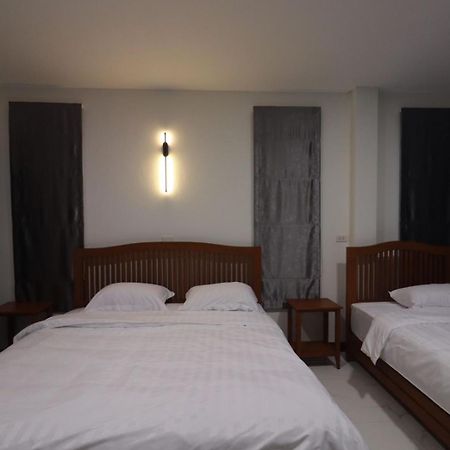 Bk Hotel Mae Sariang Exteriör bild