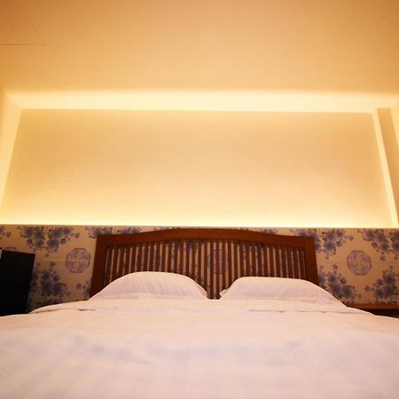 Bk Hotel Mae Sariang Exteriör bild