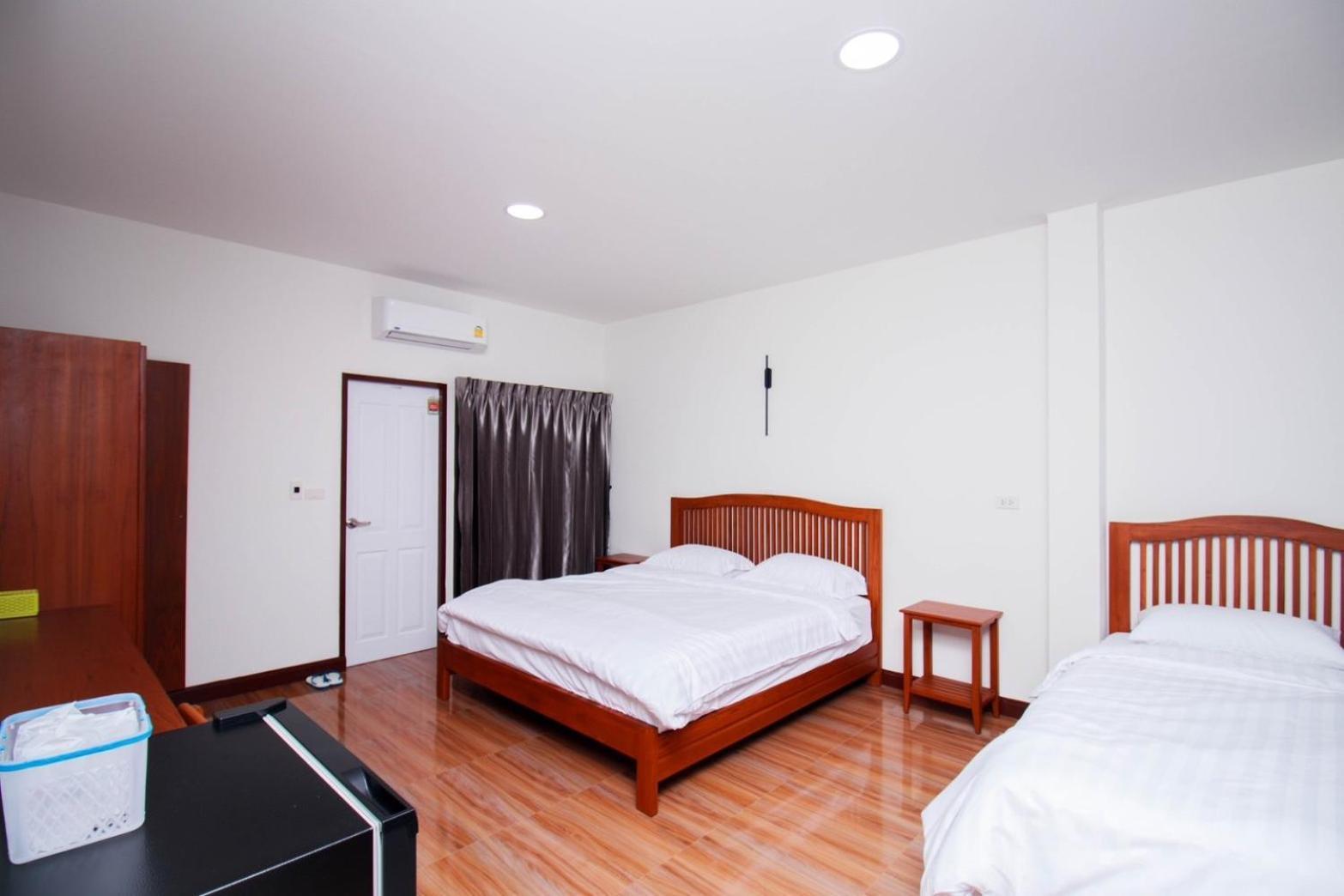 Bk Hotel Mae Sariang Exteriör bild