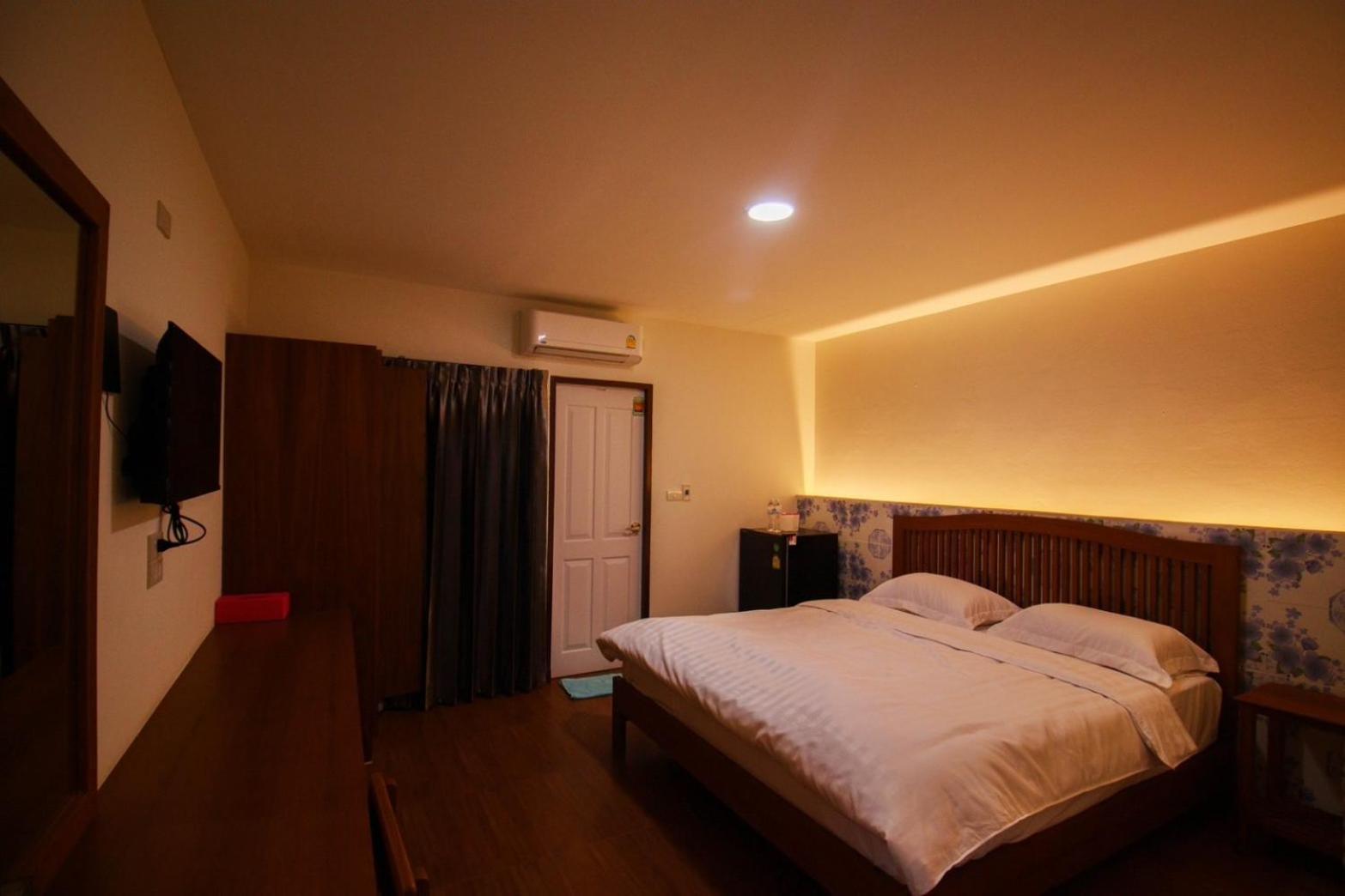 Bk Hotel Mae Sariang Exteriör bild