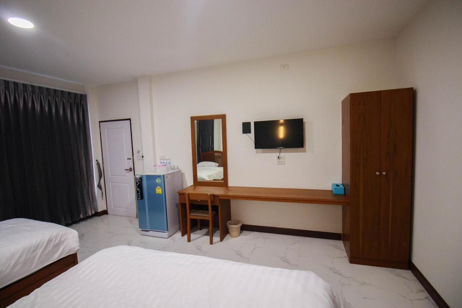 Bk Hotel Mae Sariang Exteriör bild