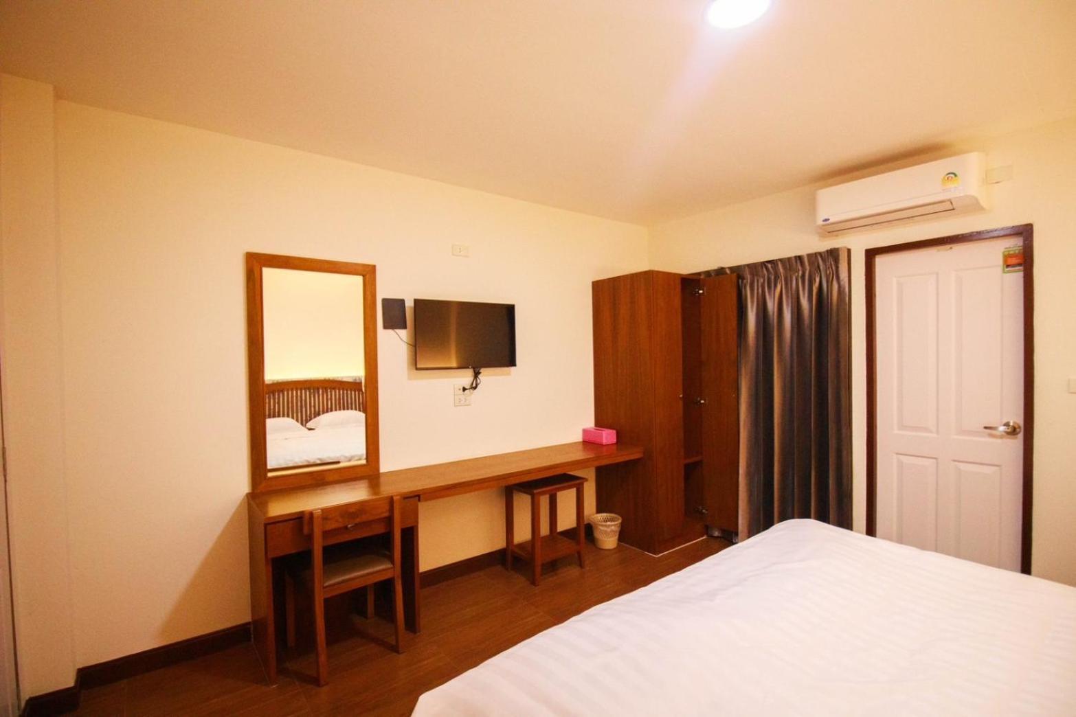 Bk Hotel Mae Sariang Exteriör bild